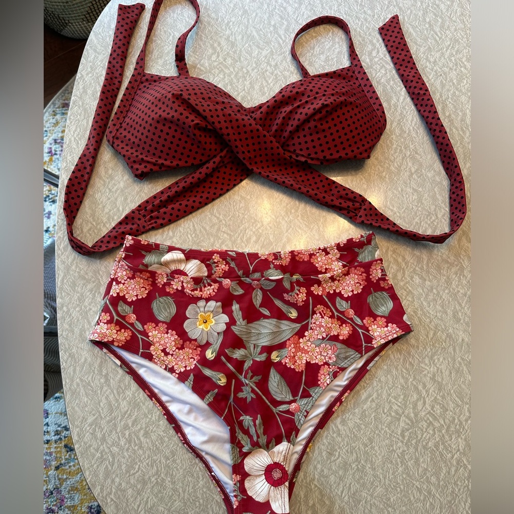 Size Large Cupshe Maroon floral/polka dot bikini. NWT (Large)